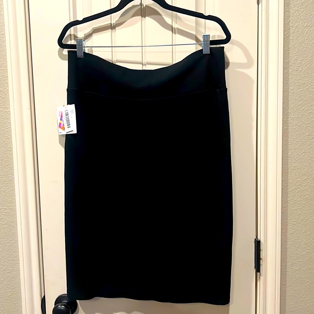 3 for $25 All LulaRoe New with Tags LulaRoe Solid Black “Cassie” Skirt. Size 2x
